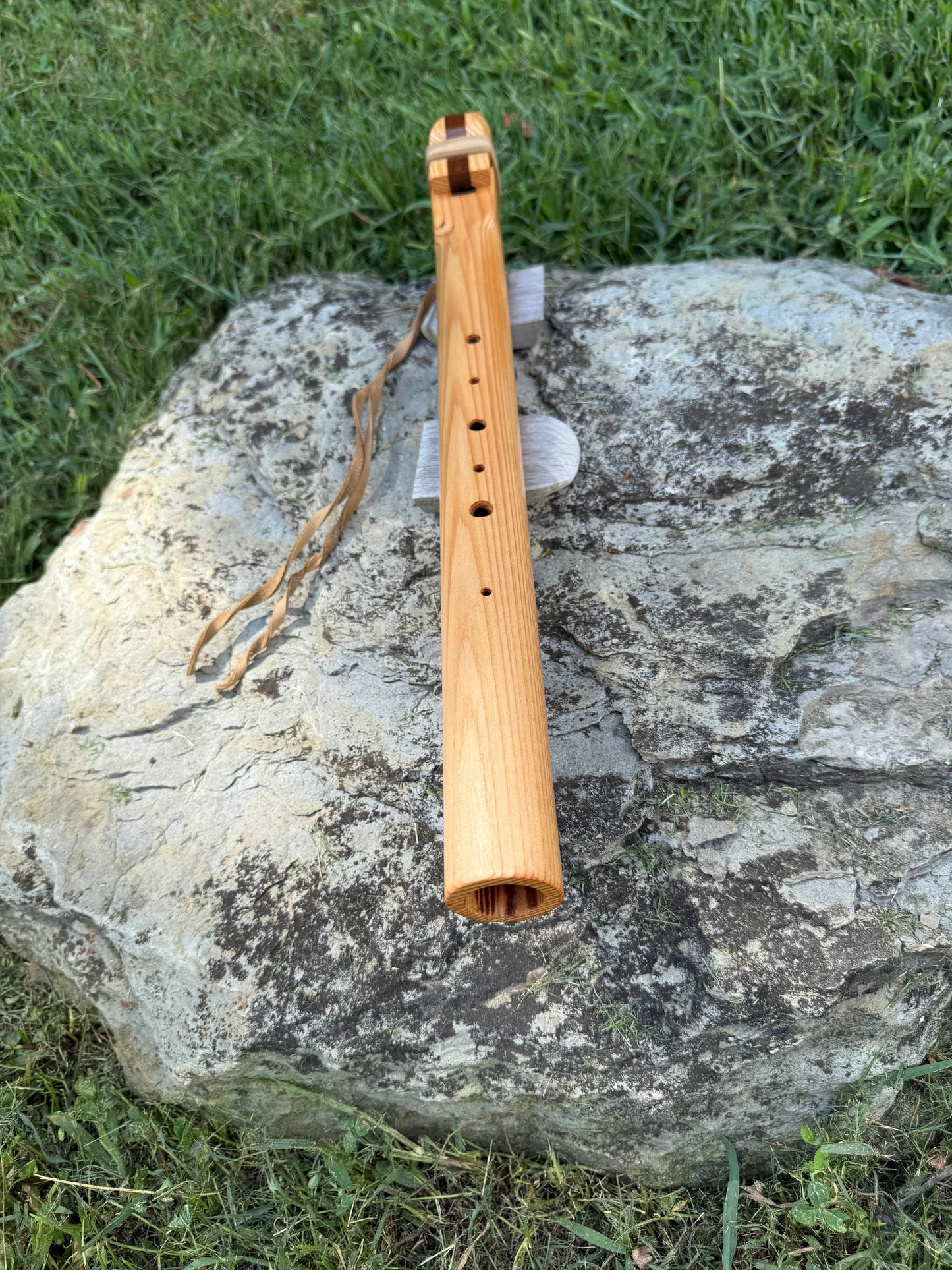 Native American Style 7 Hole Flute | Hijaz Scale | key of E | 440 Htz.