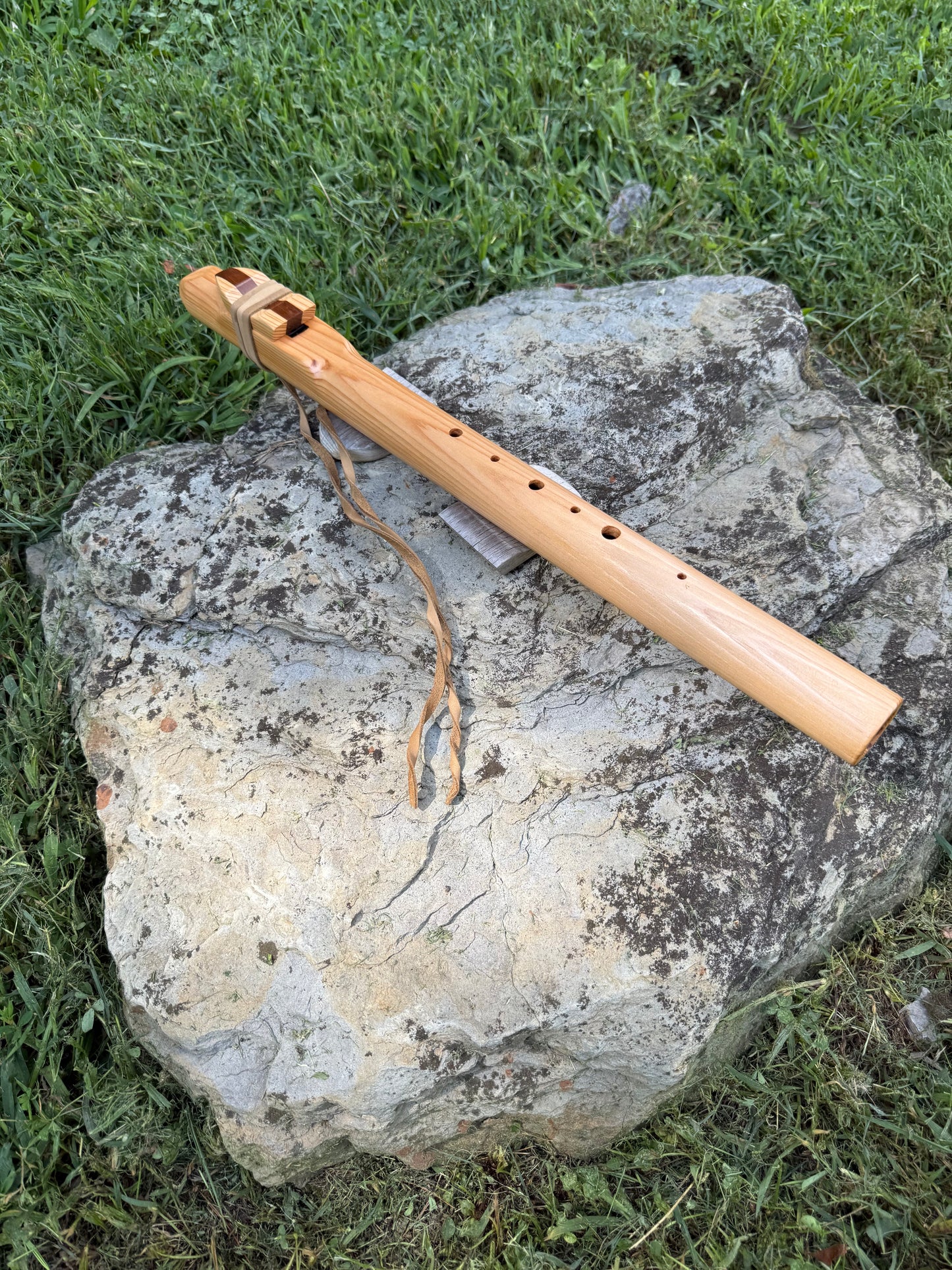 Native American Style 7 Hole Flute | Hijaz Scale | key of E | 440 Htz.